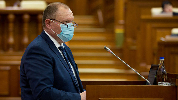 Врио премьер-министра Аурелиу Чокой. 