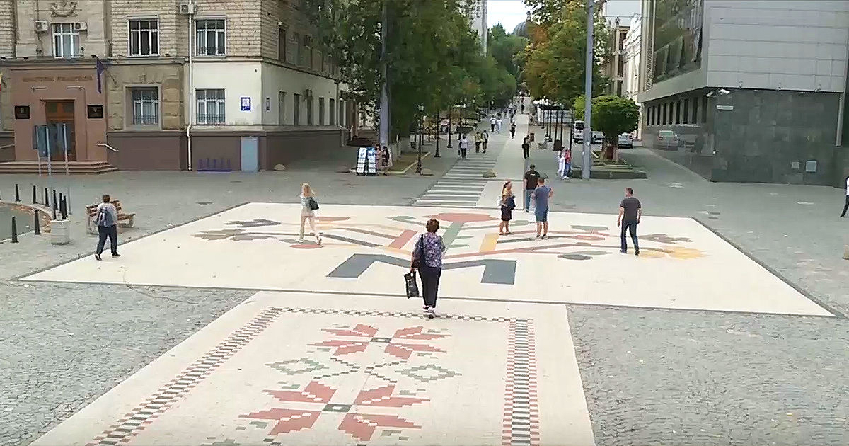 В Минкультуры намерены оштрафовать власти Кишинева из-за тротуара с "Древом жизни".