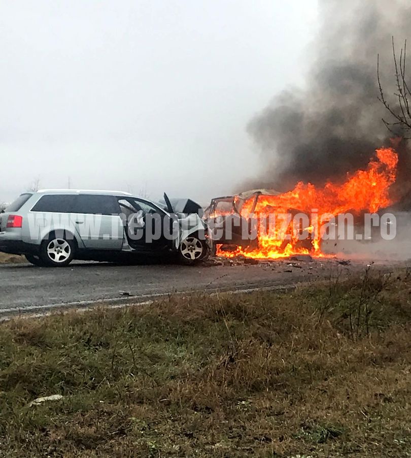 Tragedie: Doi oameni au ars de vii într-un accident grav pe DN10