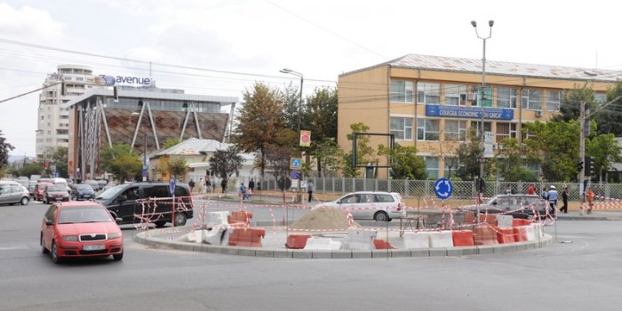 În timp ce unii şoferi susţin că astfel traficul va fi mai puţin periculos, alţii sunt de părere că acest rond va îngreuna circulaţia, în special iarna.