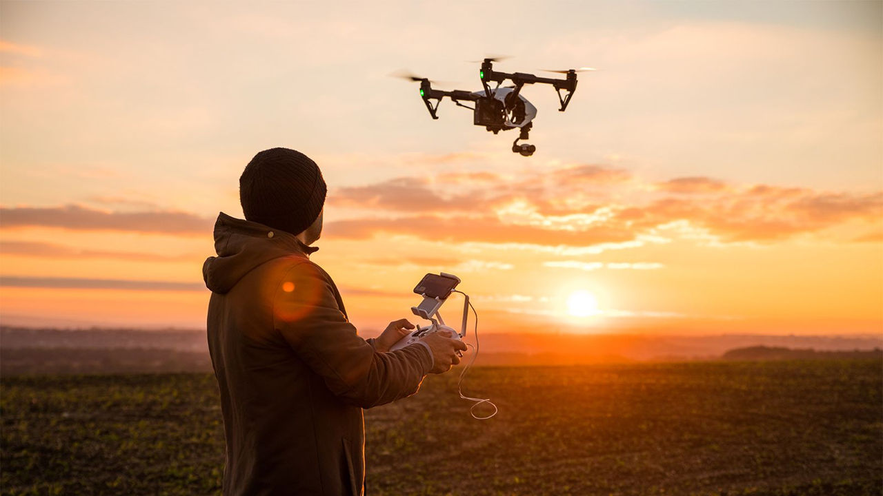  Orașul Cannes va folosi drone pentru combaterea construcției ilegale.