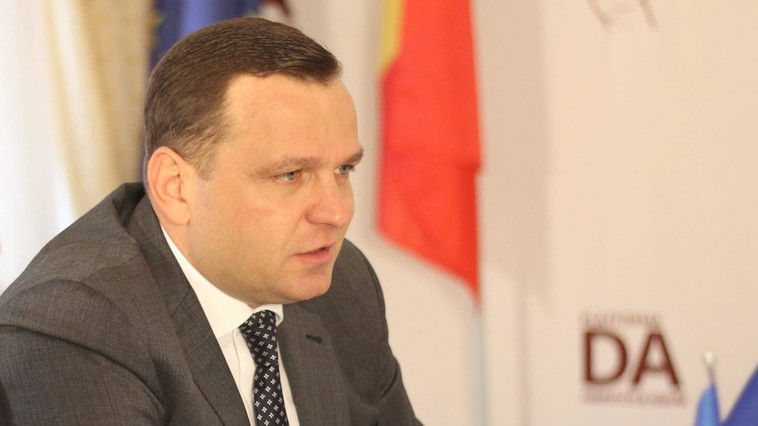 Нэстасе отрекся от активиста DA, назвавшего русский язык "свинским".