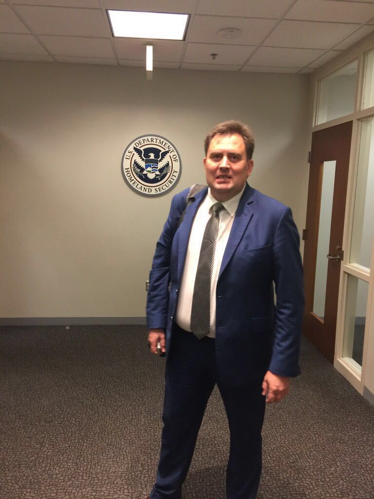 Gofman a fugit sperând să ofere oamenilor legii din SUA informații despre furtul a 1 miliard de dolari din sistemul bancar, despre care știe foarte multe, în schimbul azilului politic.