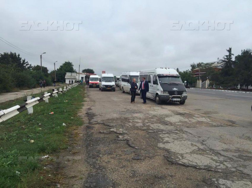 Власти пригрозили компаниям-перевозчикам отобрать лицензию в случае если они привезут граждан в столицу.