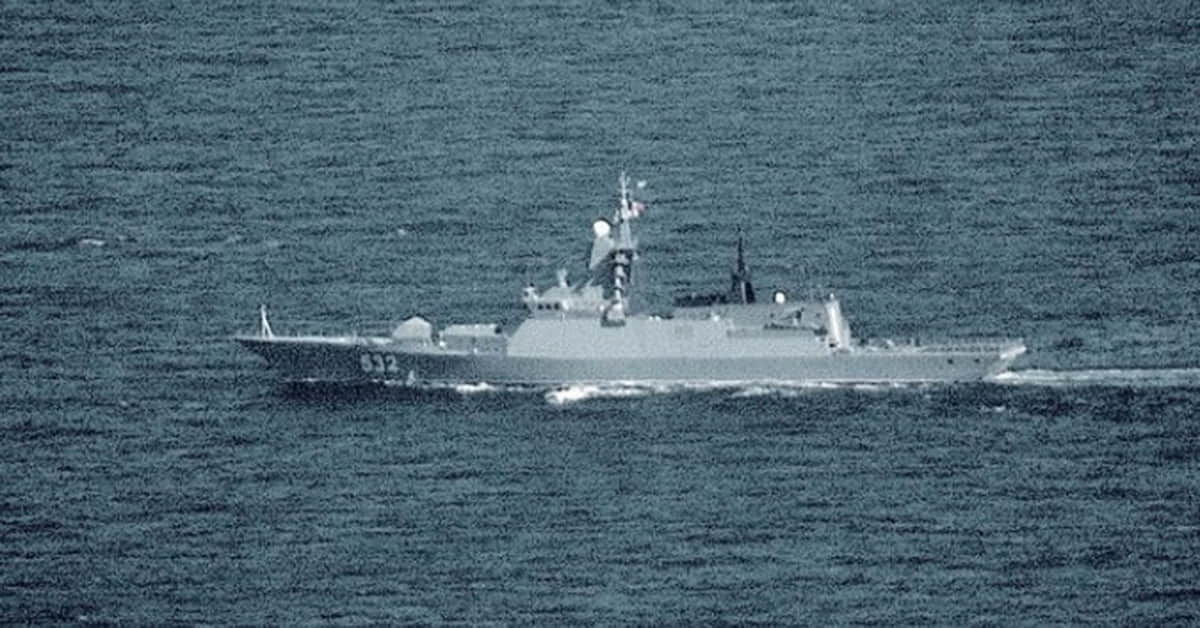 В водах вблизи Великобритании заметили российские корабли.