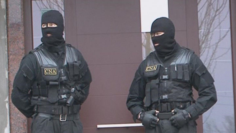 Cele 17 persoane, învinuite în dosarul licitaţiilor trucate în educaţie, rămân în arest preventiv. Foto: politik.md