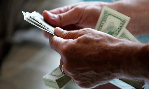 Национальный банк участвовал в продаже валюты, что позволило остановить снижение курса молдавского лея.