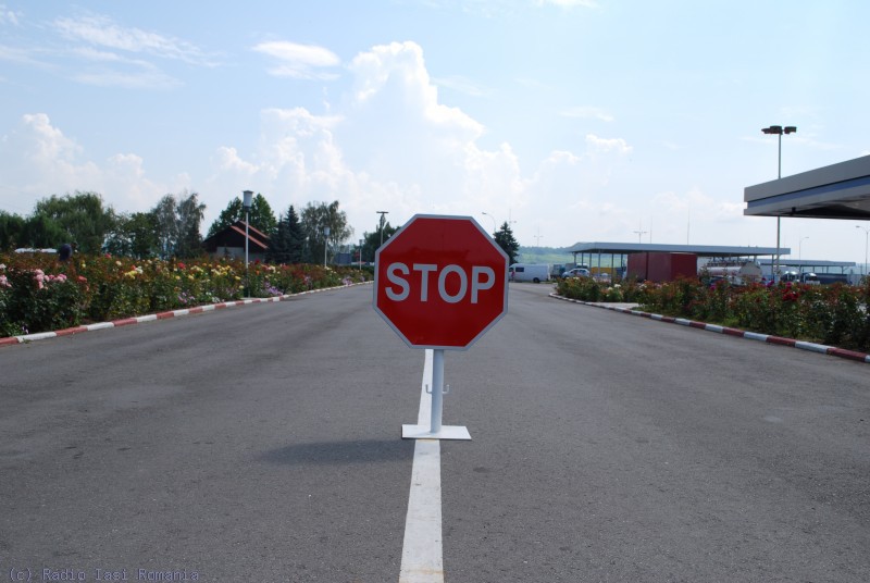 Un şofer care transporta colete în Italia riscă să ajungă după gratii pentru că a agresat fizic doi vameşi în timpul controlului vamal.