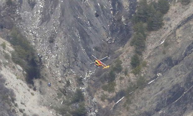 16 elevi şi patru profesori germani au decedat în urma accidentului aviatic. Foto: noticias.univision.com
