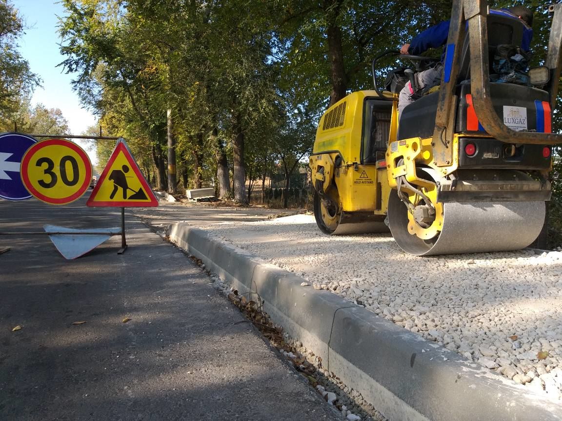На Новобачойской улице идут к завершению работы по укладке тротуара.