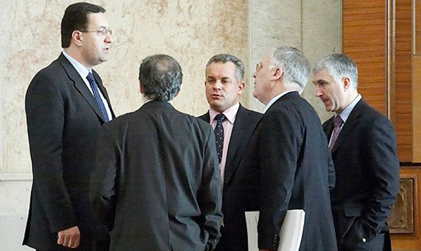 Despre activitatea politică de mai departe a celor care pleacă din PCRM, Reniţă spune că: "vor fi absorbiţi de un partid mai puternic."