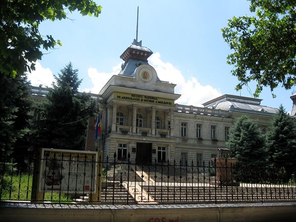 Собранные деньги пойдут на благотворительность.