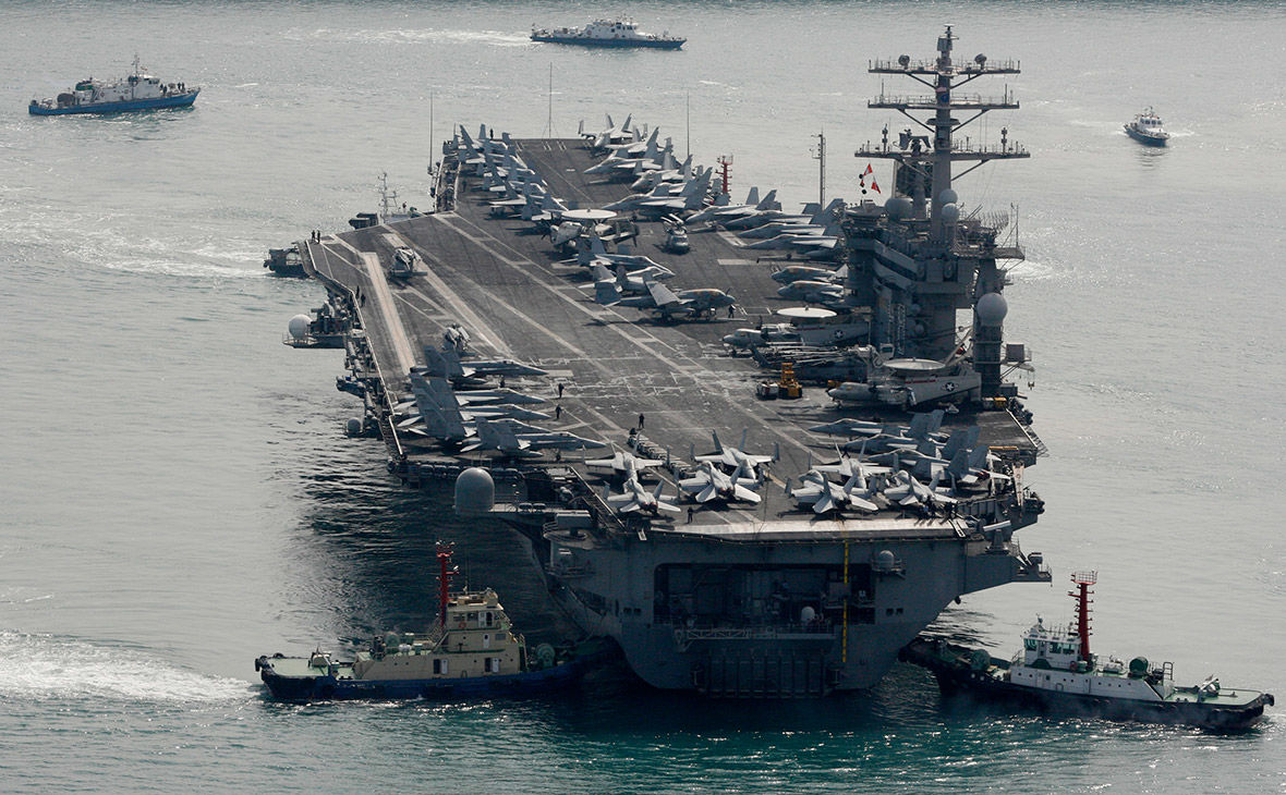 Американский авианосец на военно-морской базе США в Пусане. Южная Корея. Фото: Jo Yong Hak / Reuters 
