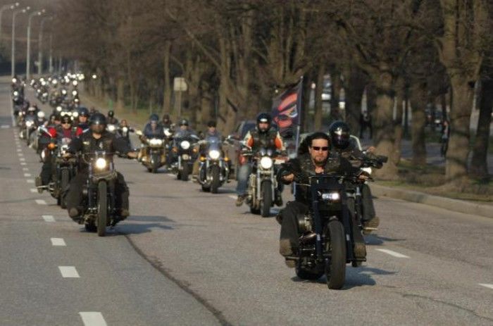 Motocicliștii ruși întâlniți cu proteste și injurii în capitala Cehiei. Foto: fb.ru