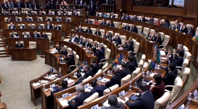 За правительство Габурича проголосовали 60 депутатов от фракций ЛДПМ, ДПМ и ПКРМ.