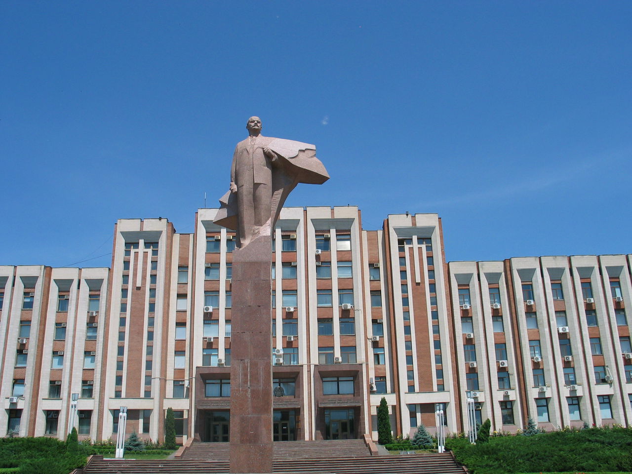 Volumul transferurilor băneşti în Transnistria este aproape de trei ori mai mare decât cel al expedierilor.