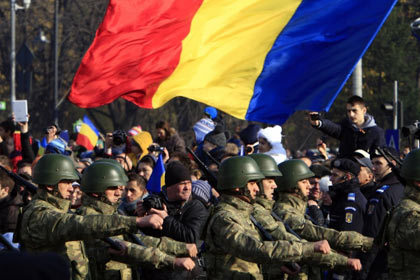 Украина находится на пороге гражданской войны.