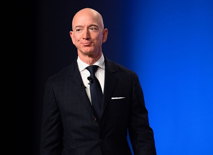 Глава Amazon вновь возглавил рейтинг богатейших американцев по версии Forbes.