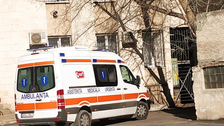 Мэр села о сбежавшей женщине: Родственники убедили ее поехать в больницу.