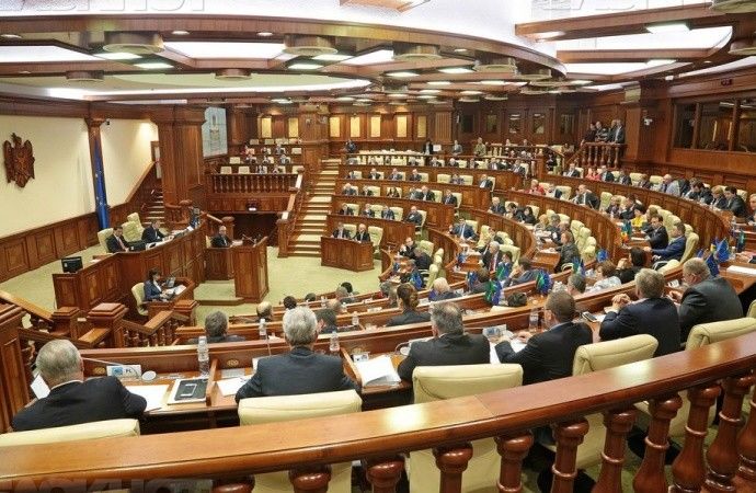 За проведение слушаний проголосовало большинство депутатов.