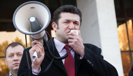 В свою очередь Юрий Мунтян пообещал, что придя к власти, ПКРМ вернет все награбленное альянсом имущество.