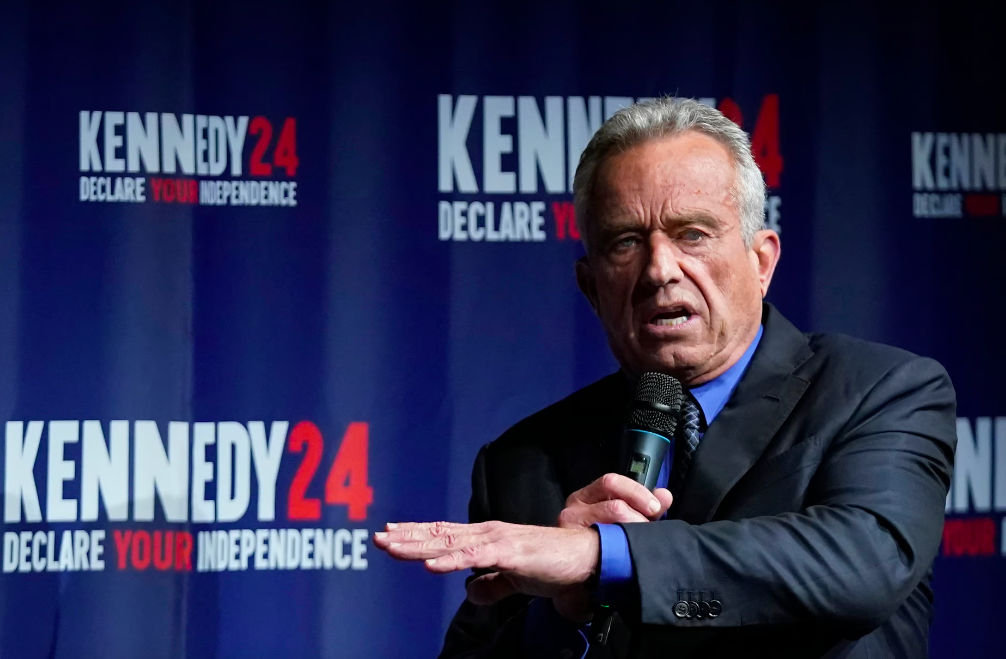 Un tribunal din New York i-a interzis lui Robert Kennedy Jr. să participe la alegeri.
