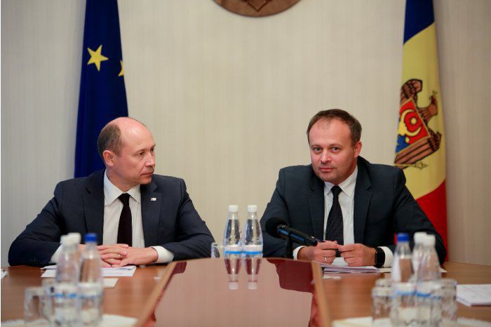 Парламент и правительство ходатайствуют о миссии ЕС в области юстиции, чтобы провести оценку процесса реформы правосудия.