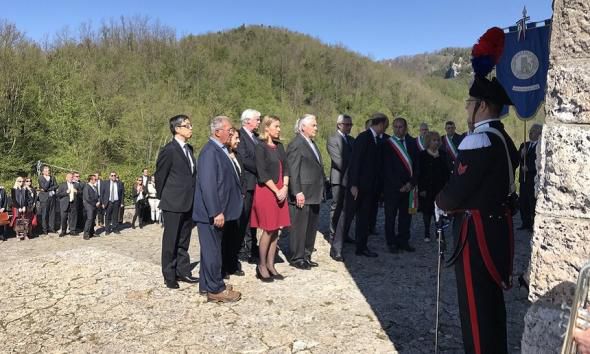 Tillerson urmează să se întâlnească luni după-amiază cu omologii săi din Marea Britanie şi Franţa. 