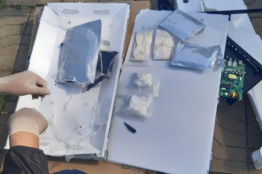 Правоохранители обнаружили в "посылке" из Испании кокаин на 1 млн леев.