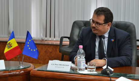UE ar putea tăia şi finanţarea pentru reforma poliţiei.