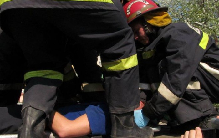 În această după-amiază, echipele de salvatori şi pompieri au fost alertaţi pe strada Studenţilor 7/ 11.