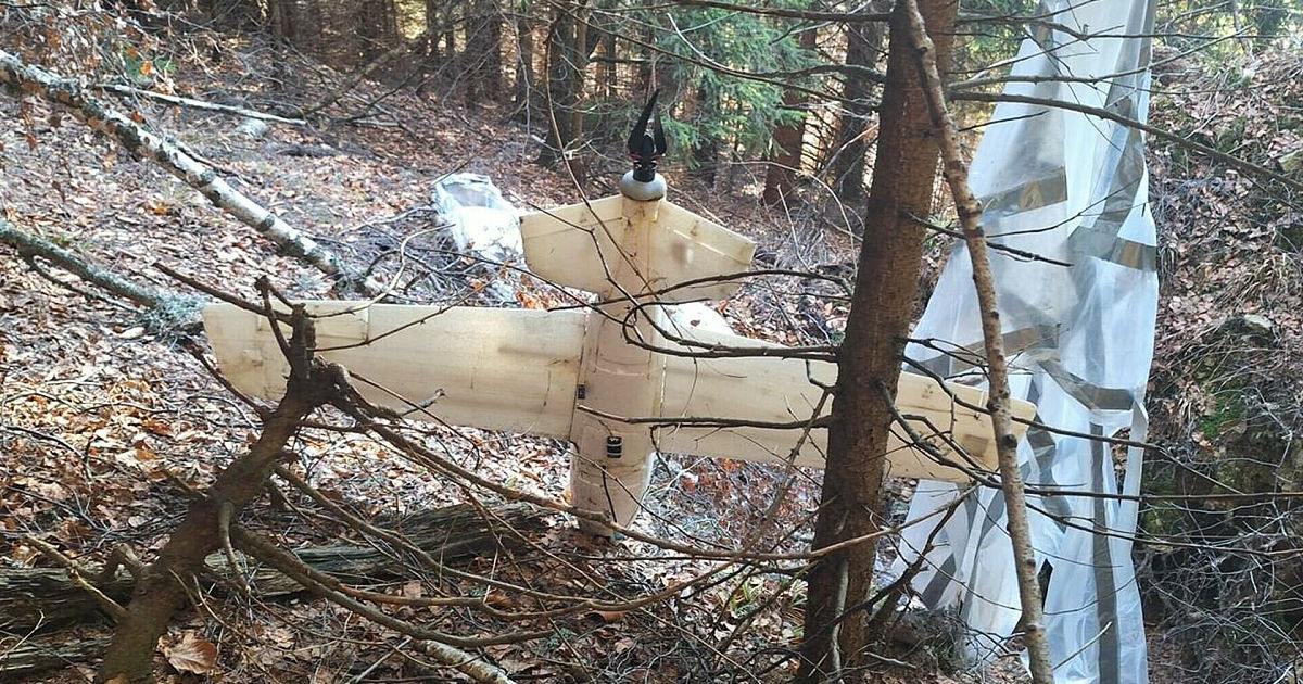 România a deschis o anchetă privind prăbușirea unei drone într-o pădure.