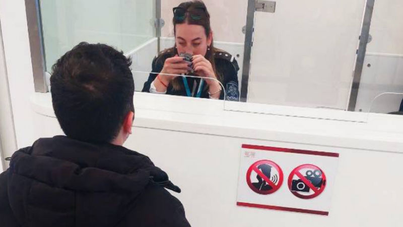 В аэропорту Кишинева у гражданина Азербайджана выявлены поддельные документы.