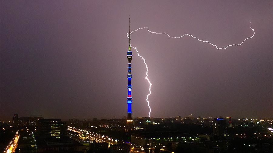 чВ Останкинскую башню ударили девять молний за день.