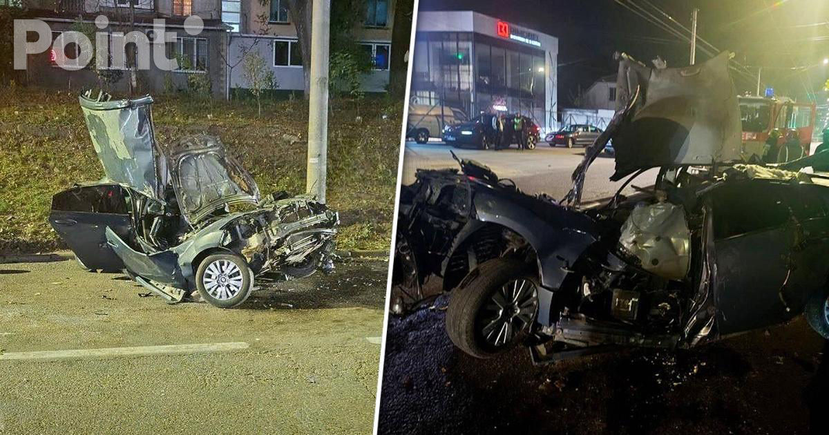 На Мунчештском шоссе произошло ДТП: водитель скрывался от полиции и врезался в столб.