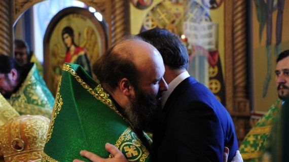 Впрочем, политики не оставили нас с пустыми руками.