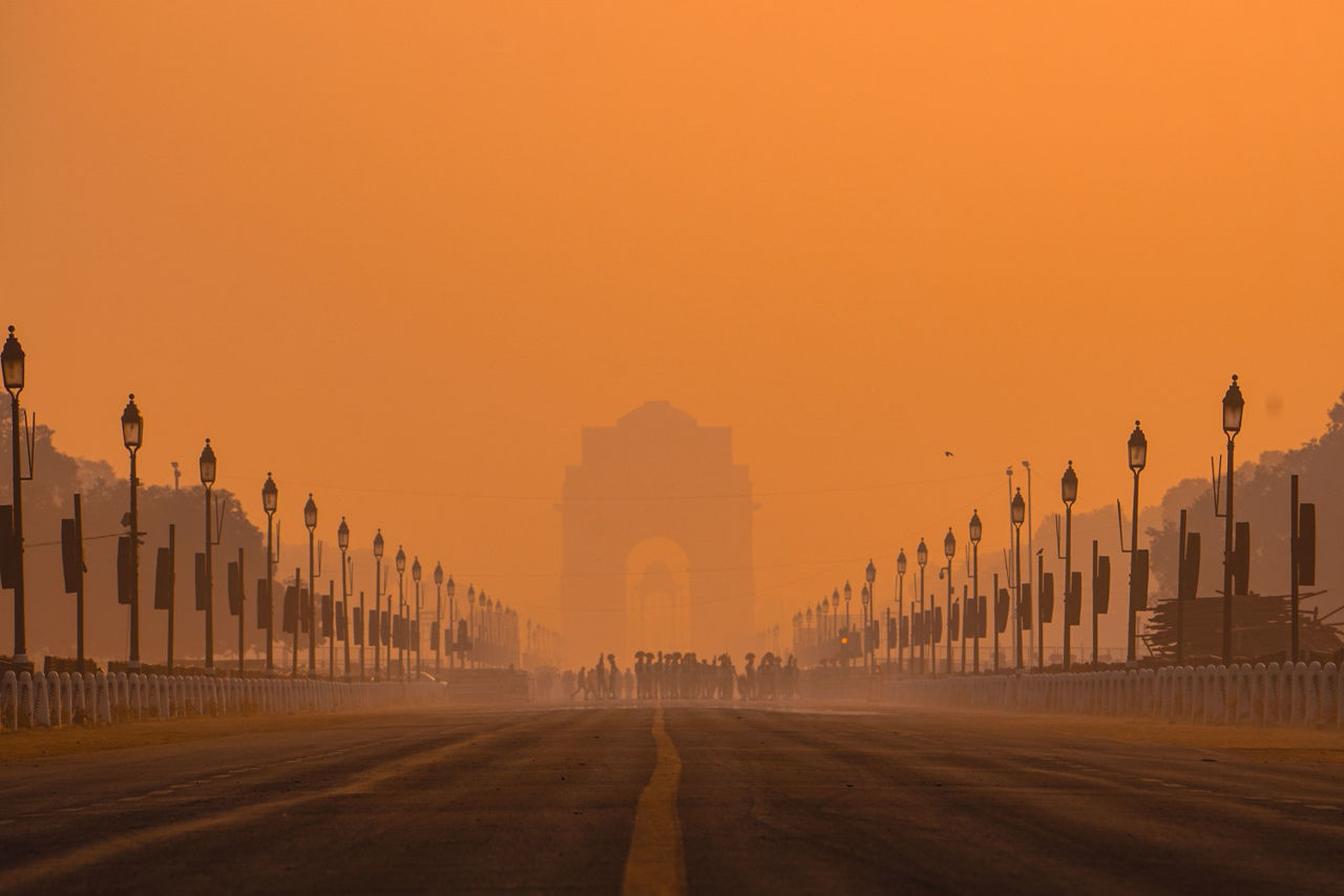 În India din cauza nivelului ridicat de poluare a aerului nu este vizibil Taj Mahal.