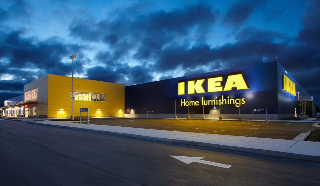 Vânzările anuale ale IKEA au scăzut după ce compania a redus prețurile.