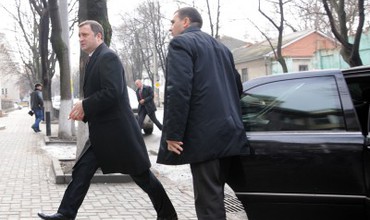 Pe parcursul unui an, fostul prim-ministru Vlad Filat va beneficia de pază fizică.