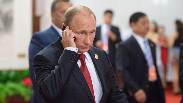 Президент РФ Владимир Путин рассказал, что у него нет смартфона.
