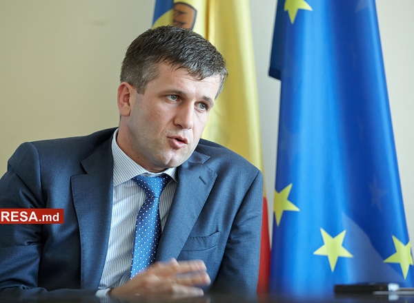 Пока правительство не утвердит все эти законопроекты, реформа ЖДМ будет простаивать, заявил чиновник.