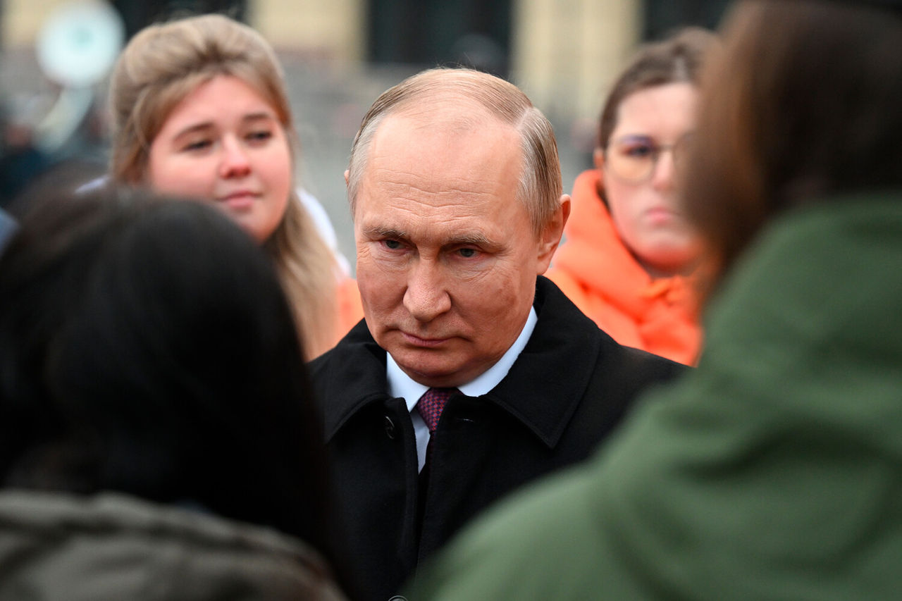Путин назвал Мариуполь "древним русским городом".