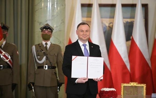 Президент Польши подписал закон о защите Отечества.