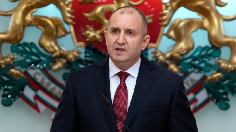 Действующий президент Болгарии Радев лидирует на выборах.