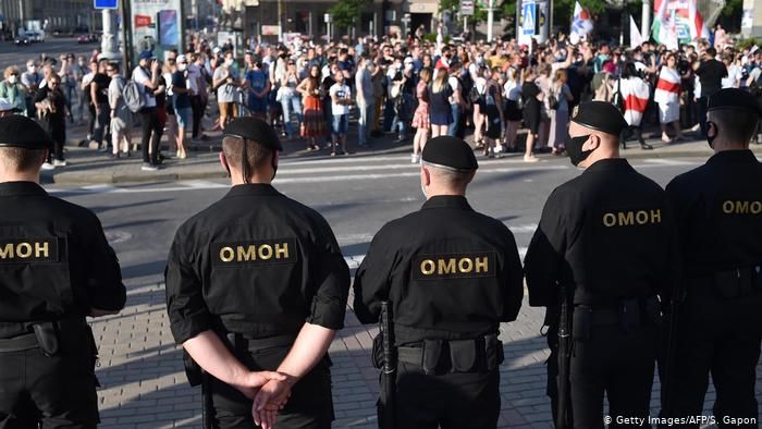 В Беларуси ужесточают меры по проведению предвыборных митингов. Фото: dw.com.