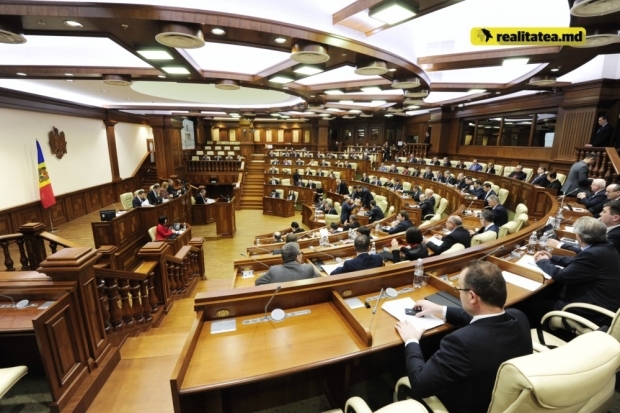 Cele mai multe femei, în număr de șase, vor fi din partea PCRM, din partea PSRM vor fi cinci femei, de la PLDM și PD - câte patru și de la PL - 2.