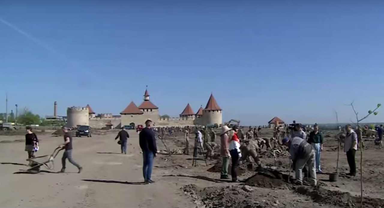 В Бендерской крепости прошел субботник.