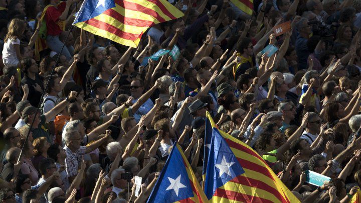 După declararea independenţei, Catalonia se confruntă cu probleme