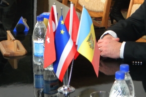 B это воскресенье, 13 мая, делегация парламента страны направится в Турцию. 