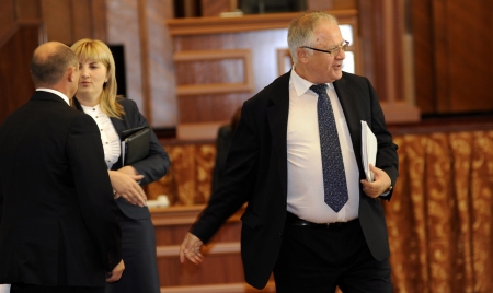 Democraţii au propus votarea preşedintelui Parlamentului înaintea votării guvernului, insistînd pe candidatura lui Marian Lupu la funcția de spicher. 